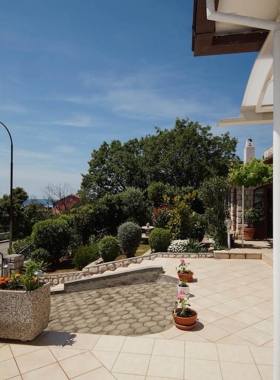 Apartments Lina Novi Vinodolski Exterior foto