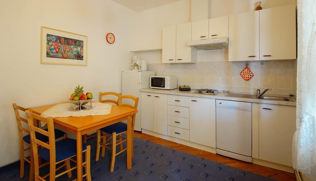 Apartments Lina Novi Vinodolski Zimmer foto